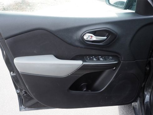 Used 2014 Jeep Cherokee Latitude w/ Cold Weather Group image 13