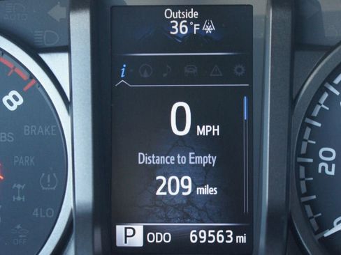 Used 2020 Toyota Tacoma TRD Off-Road w/ TRD Premium Off Road Package image 4