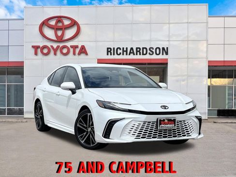 Used 2025 Toyota Camry XSE FWD image 1