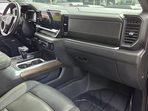 Certified 2022 Chevrolet Silverado 1500 LT Trail Boss w/ LT Trail Boss Premium Package AWD/4WD image 16