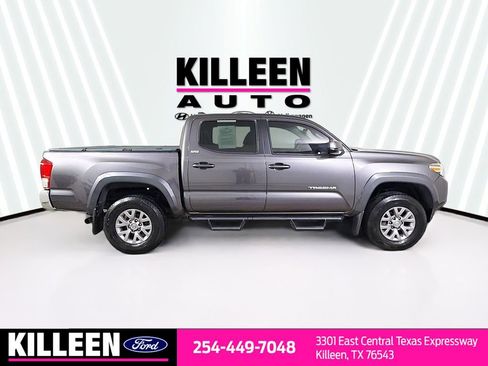 Used 2017 Toyota Tacoma SR5 image 9