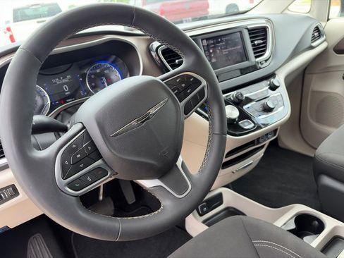 Used 2023 Chrysler Voyager LX FWD image 18