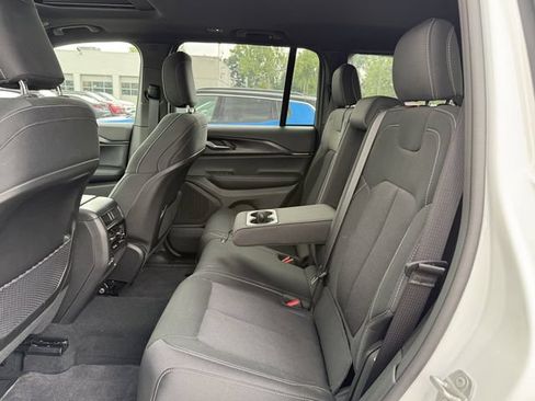 Certified 2025 Jeep Grand Cherokee Laredo X w/ Luxury Tech Group I AWD/4WD image 10
