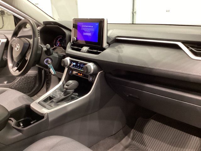 Used 2023 Toyota RAV4 LE AWD/4WD image 17