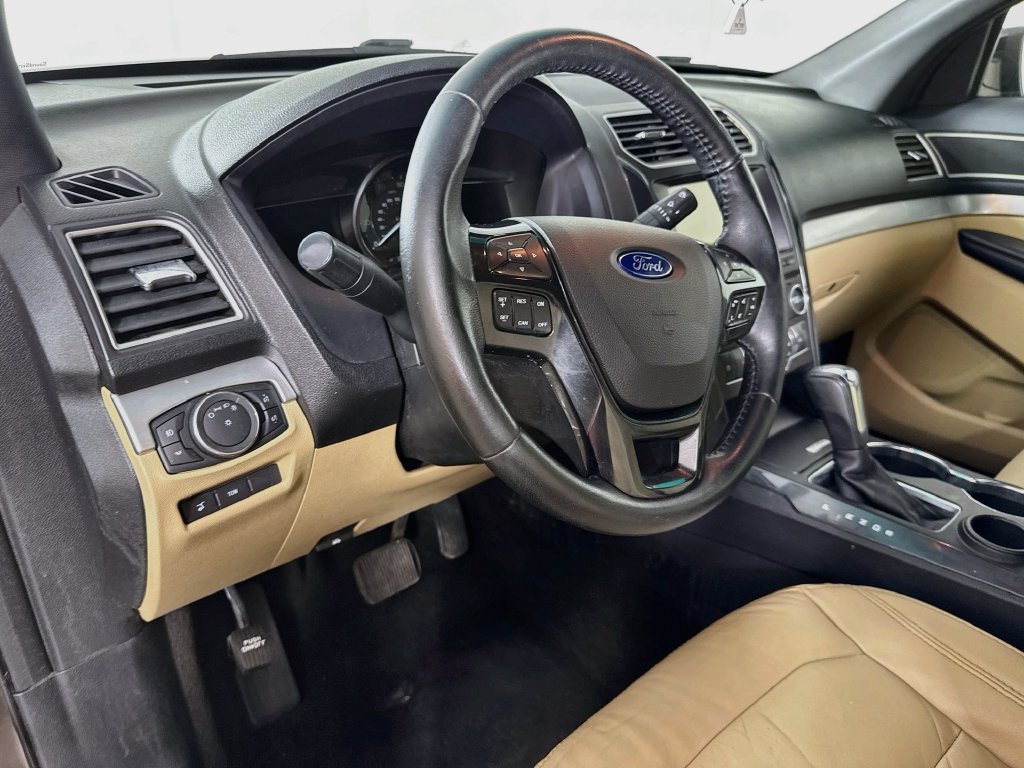 Used 2016 Ford Explorer XLT w/ Equipment Group 202A FWD image 9