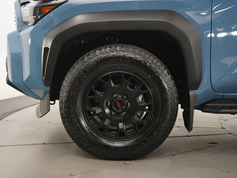 Certified 2025 Toyota 4Runner TRD Off-Road Premium image 33