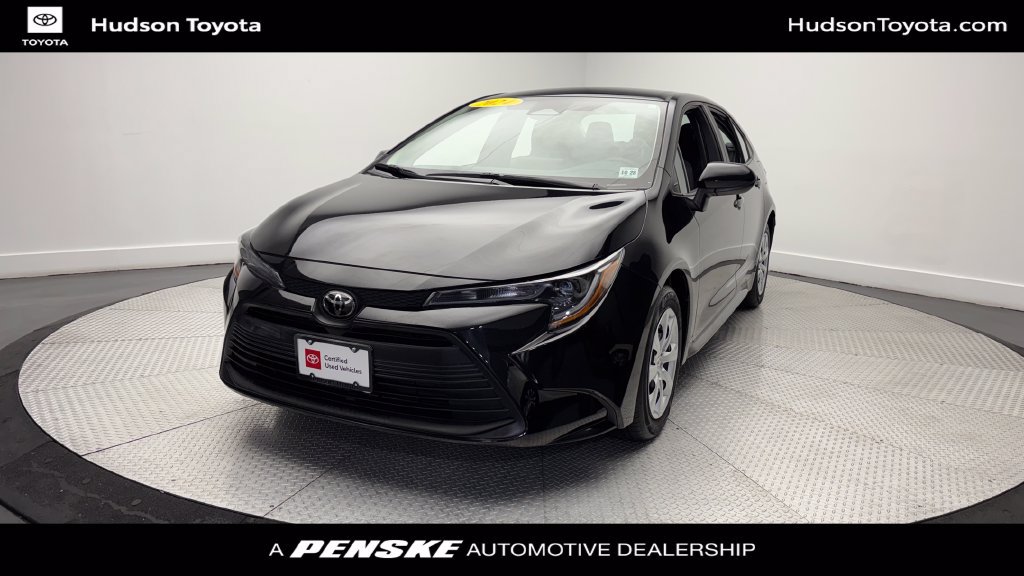 Used 2024 Toyota Corolla LE FWD image 1