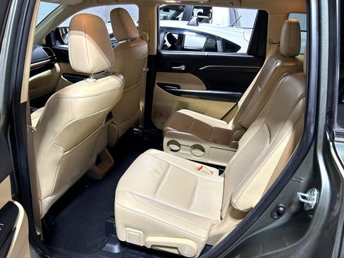 Used 2015 Toyota Highlander Limited image 13