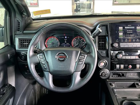 Used 2021 Nissan Titan PRO-4X w/ Pro-4x Convenience Package image 5