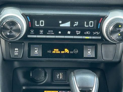 Used 2025 Toyota RAV4 XSE AWD/4WD image 25