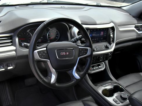 Used 2023 GMC Acadia SLT FWD image 16