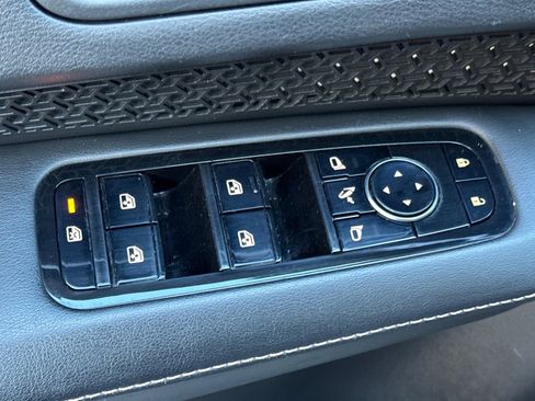 Certified 2023 Nissan Ariya FWD image 12