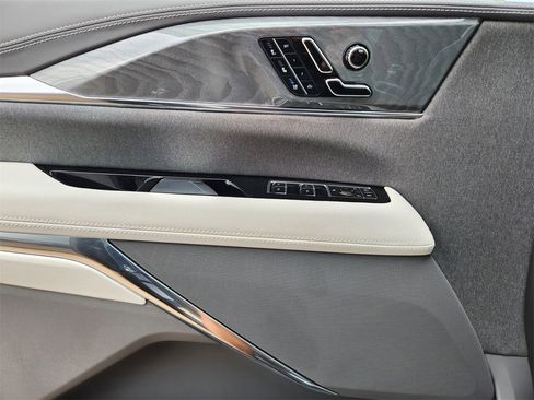 New 2025 Cadillac Escalade IQ Luxury 1 w/ Smart Trailering package image 24