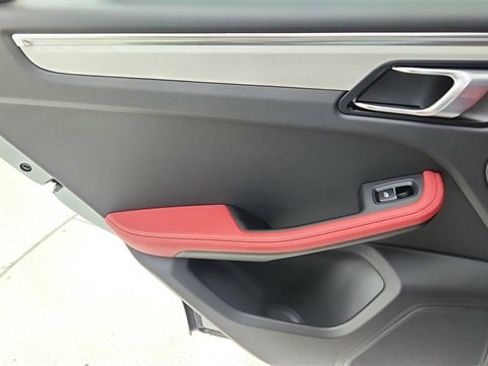 Used 2025 Porsche Macan image 31