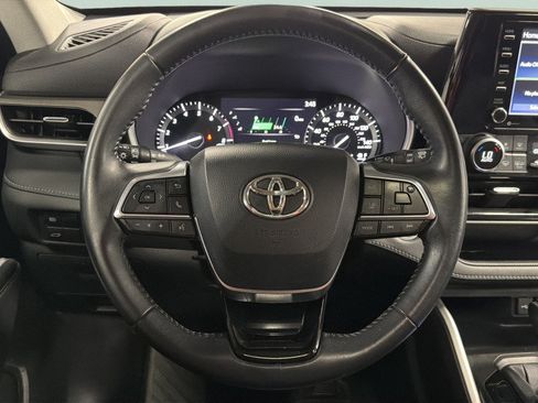 Used 2021 Toyota Highlander XLE AWD/4WD image 37