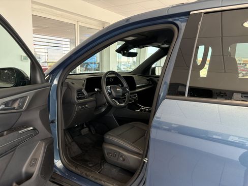 Used 2026 Chevrolet Traverse LT w/ Driver Confidence Package AWD/4WD image 2