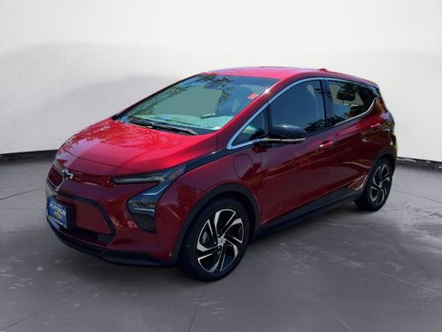 Used 2022 Chevrolet Bolt LT w/ Infotainment Package FWD image 3