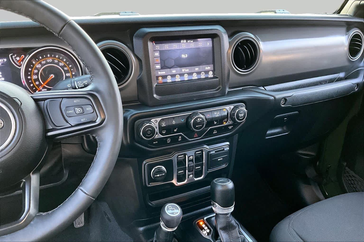 Used 2022 Jeep Gladiator Sport AWD/4WD image 6