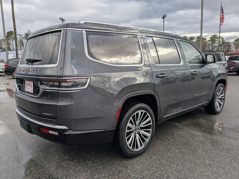 Used 2022 Jeep Grand Wagoneer Series III AWD/4WD image 4