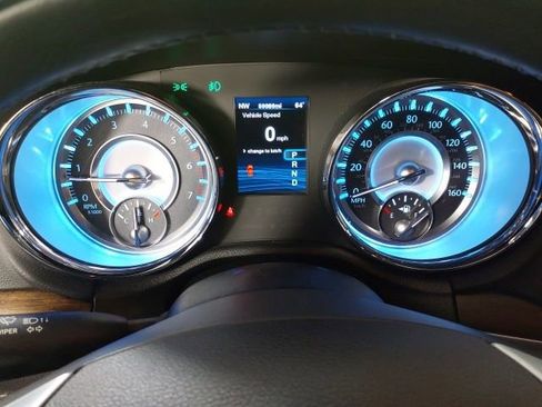 Used 2012 Chrysler 300 C Luxury Series RWD image 32