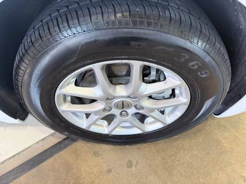 Used 2024 Chrysler Pacifica Touring-L FWD image 43