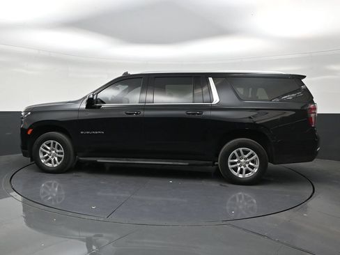 Used 2024 Chevrolet Suburban LS RWD image 2