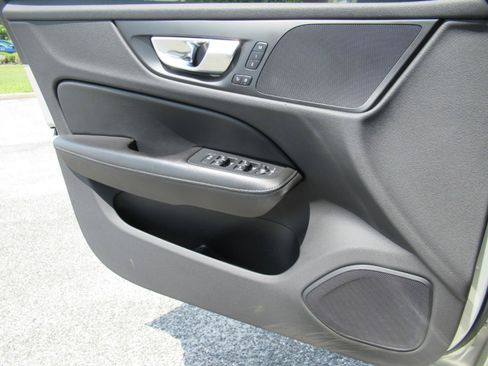 Used 2021 Volvo S60 T5 Momentum FWD image 20