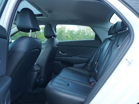 Used 2025 Hyundai Elantra Limited FWD image 15