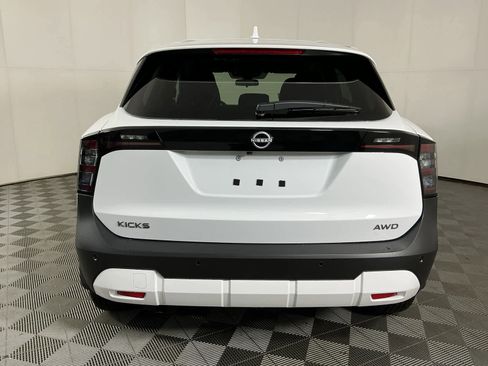 New 2025 Nissan Kicks SV image 6