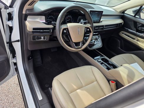 Used 2022 Lincoln Corsair Standard image 6