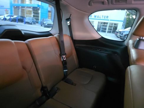 Used 2016 INFINITI QX80 4WD w/ Signature Edition Package image 15