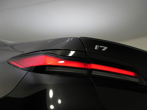 Used 2024 BMW i7 eDrive50 w/ M Sport Package image 70