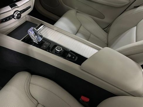 New 2026 Volvo XC60 B5 Ultra w/ Protection Package Premier image 17