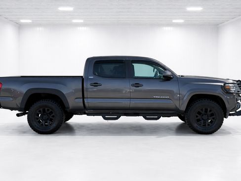 Used 2016 Toyota Tacoma SR5 w/ SR5 Appearance Package (SN) AWD/4WD image 5