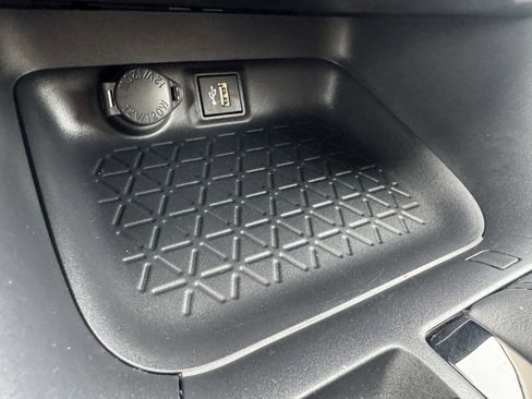 Used 2025 Toyota RAV4 LE image 27