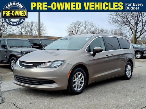 Used 2017 Chrysler Pacifica Touring image 1