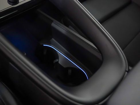 Used 2025 Porsche Macan 4S Electric image 33