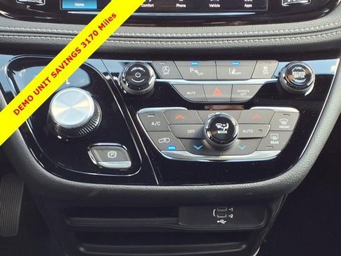 New 2026 Chrysler Pacifica Select image 9