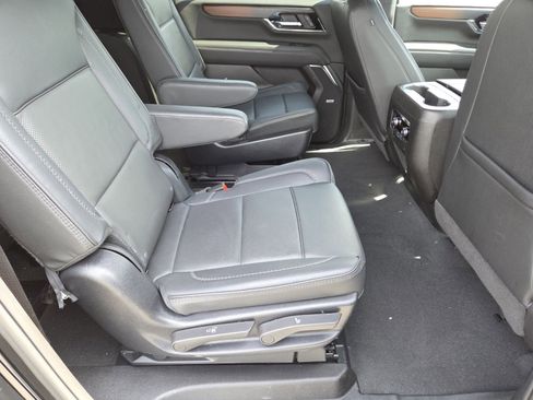 Used 2025 GMC Yukon XL Denali AWD/4WD image 26