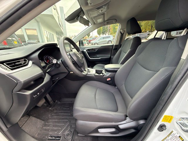 Used 2021 Toyota RAV4 LE FWD image 9