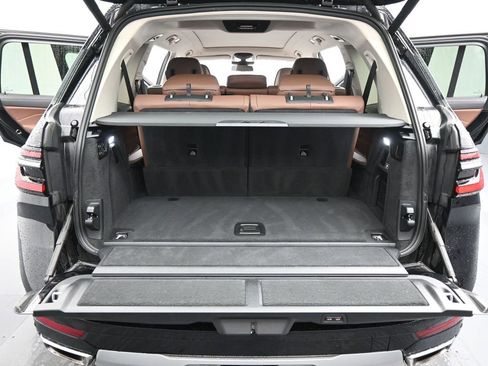 Used 2023 BMW X7 xDrive40i w/ Parking Assistance Package image 21