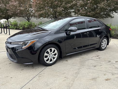 Used 2025 Toyota Corolla LE image 5