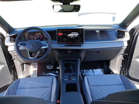 New 2026 Volkswagen Tiguan SE R-Line image 9