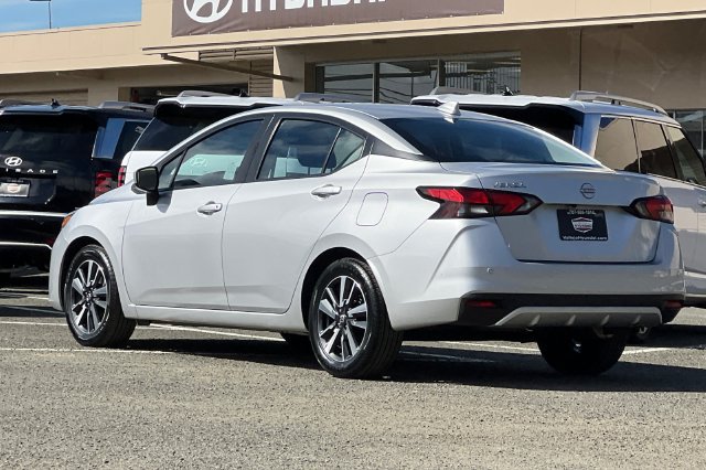 Used 2025 Nissan Versa SV FWD image 8