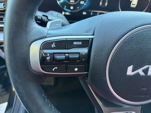 Certified 2025 Kia Sportage SX Prestige AWD/4WD image 16