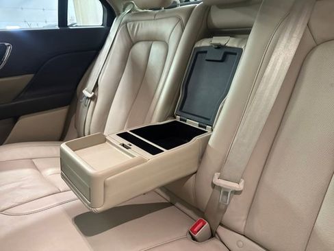 Used 2017 Lincoln Continental Select w/ Climate Package image 28