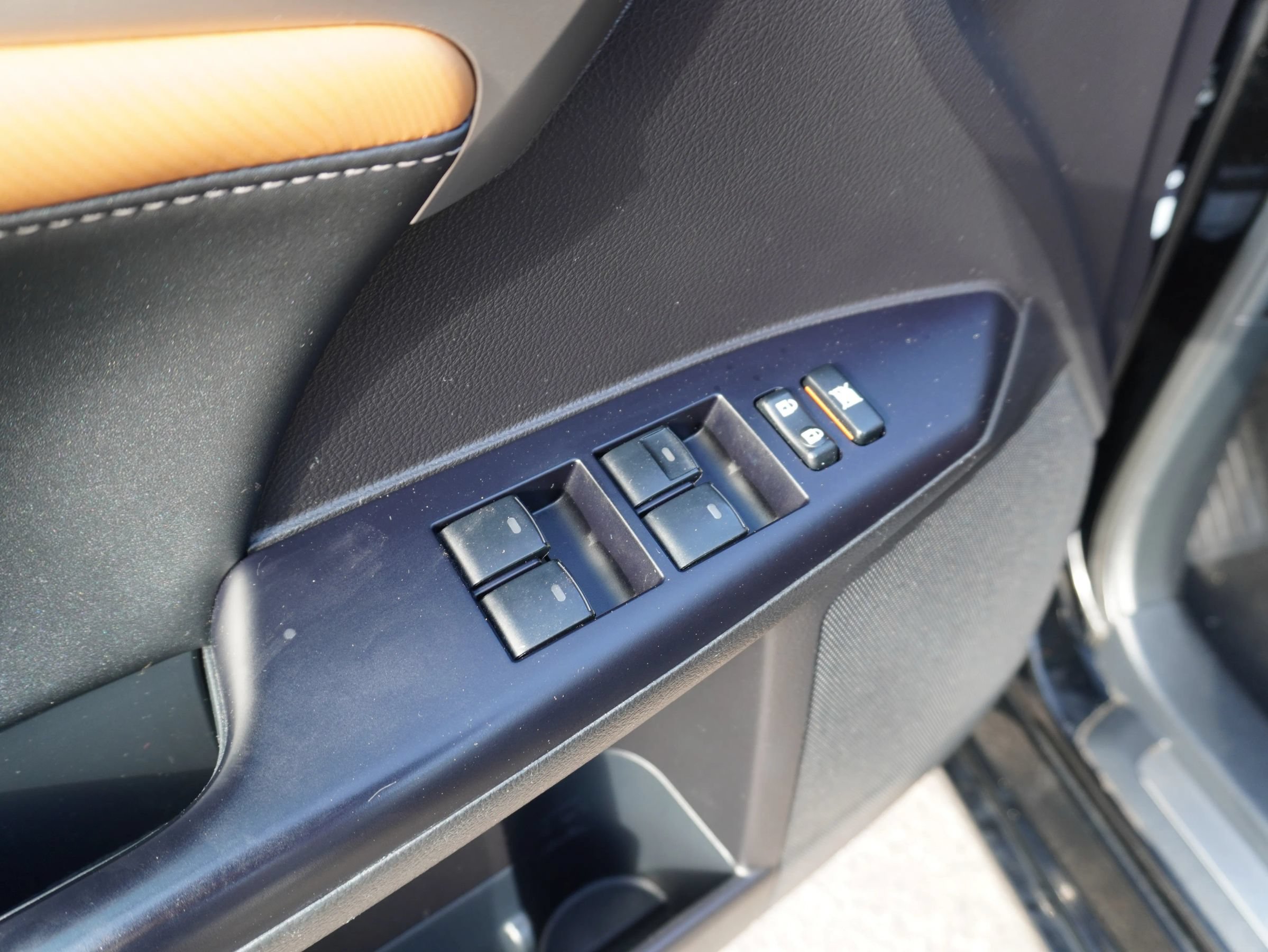 Used 2015 Lexus CT 200h w/ Navigation Package FWD image 10