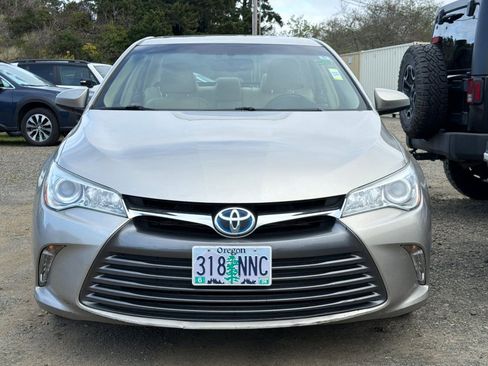 Used 2015 Toyota Camry XLE w/ Moonroof Package image 3