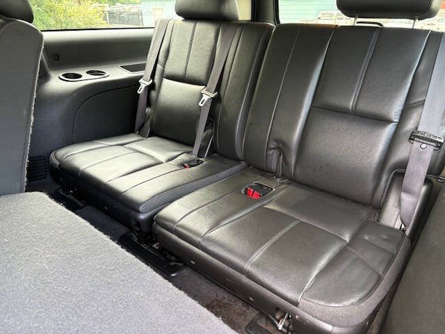 Used 2012 Chevrolet Suburban LT RWD image 11