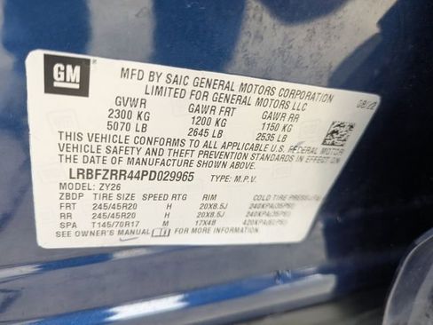 Used 2023 Buick Envision Avenir image 36